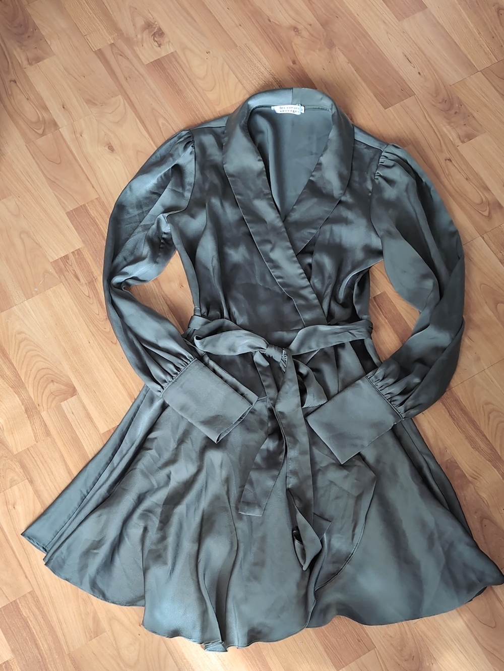 NWOT Les Coeurs Sauvages Sage Green Silk Wrap Dress Belt V-neck M